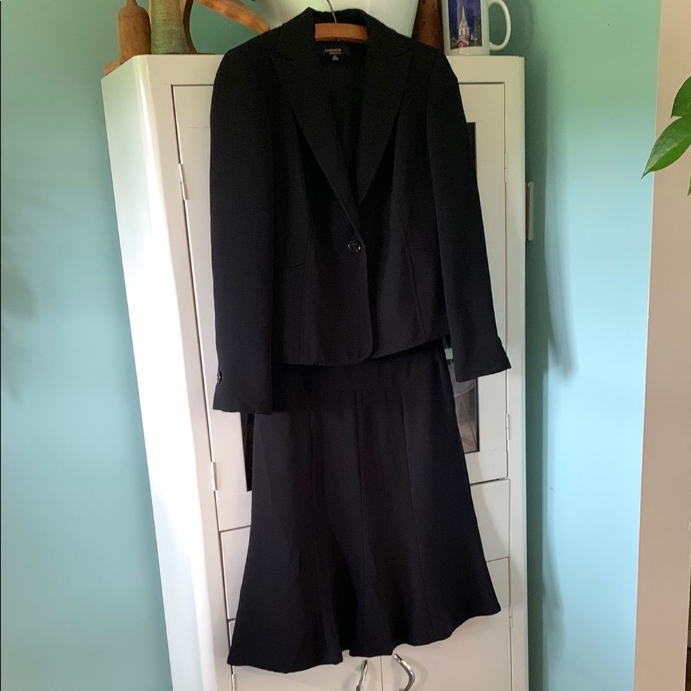 Jones Wear sz 4P Black Blazer and Skirt Set euc